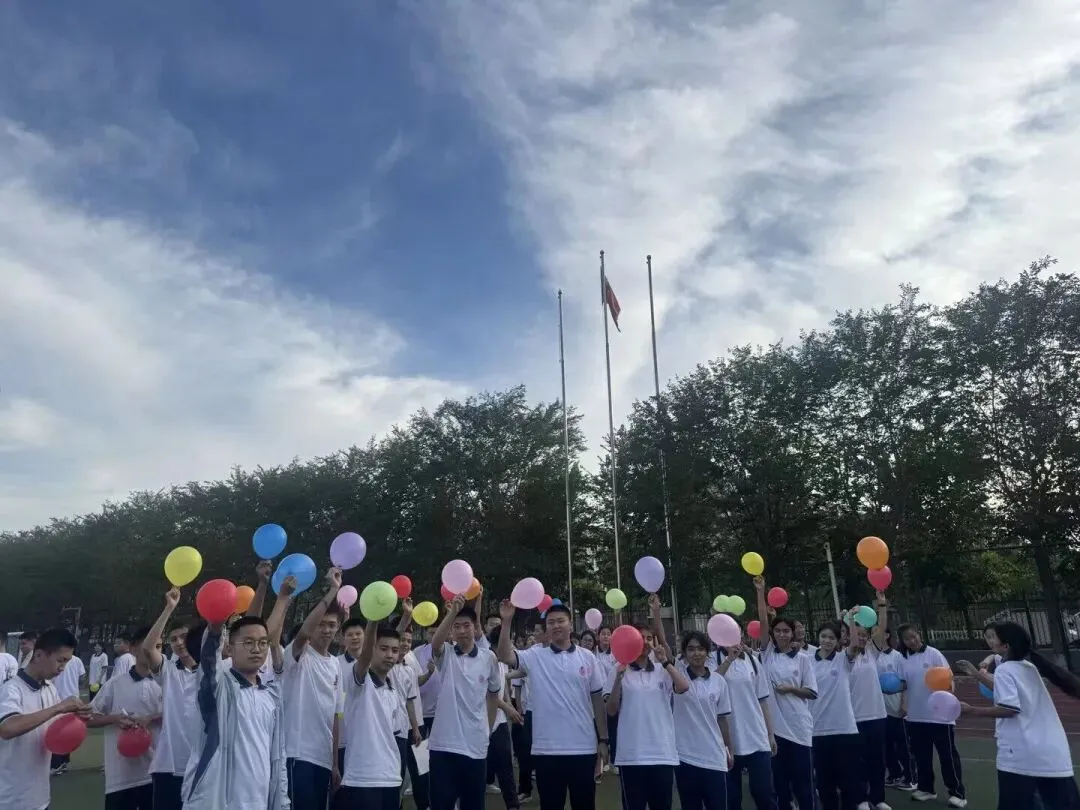 舒缓压力轻前行 凝心逐梦战中考——石河子第十一中学开展九年级前减压团辅-第15张图片-四季读书网 舒缓压力轻前行 凝心逐梦战中考——石河子第十一中学开展九年级前减压团辅-第15张图片-四季读书网