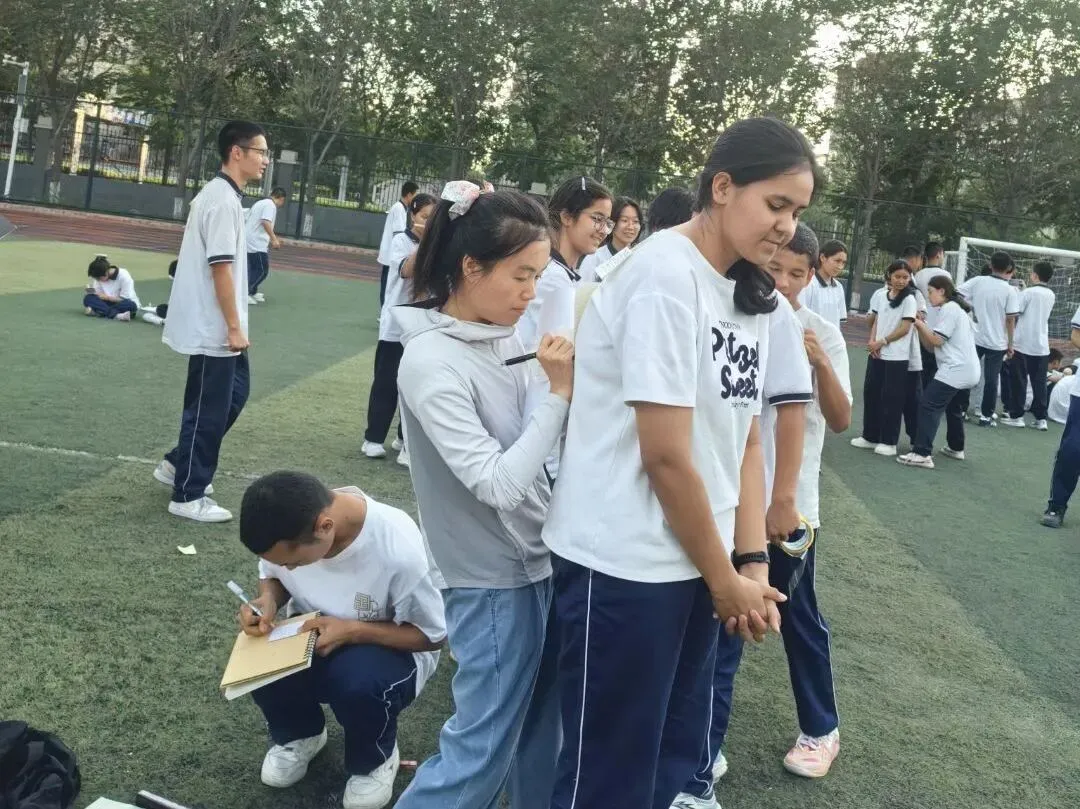 舒缓压力轻前行 凝心逐梦战中考——石河子第十一中学开展九年级前减压团辅-第20张图片-四季读书网 舒缓压力轻前行 凝心逐梦战中考——石河子第十一中学开展九年级前减压团辅-第20张图片-四季读书网