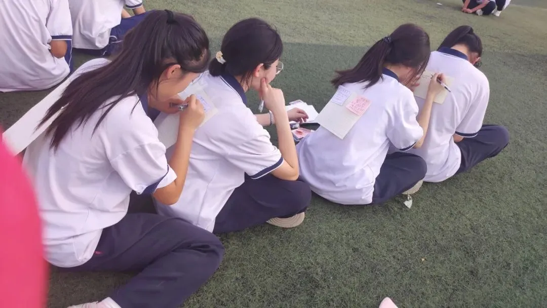 舒缓压力轻前行 凝心逐梦战中考——石河子第十一中学开展九年级前减压团辅-第22张图片-四季读书网 舒缓压力轻前行 凝心逐梦战中考——石河子第十一中学开展九年级前减压团辅-第22张图片-四季读书网