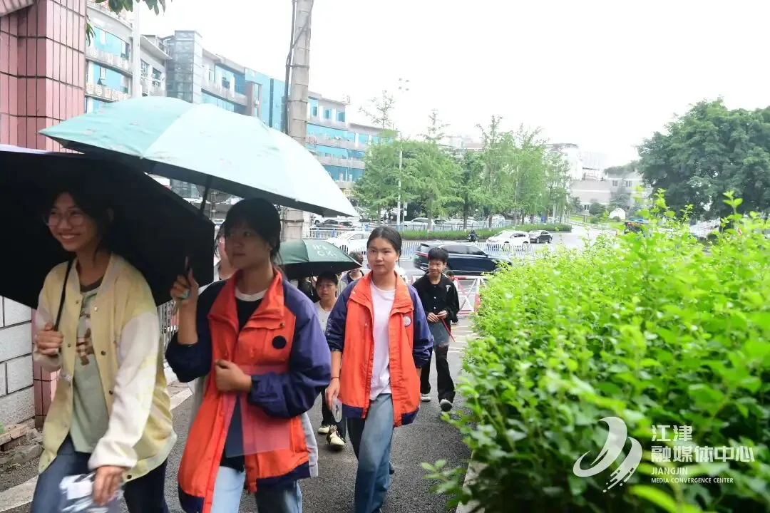 江津中考开考!1.3万名考生逐梦前行-第4张图片-四季读书网 江津中考开考!1.3万名考生逐梦前行-第4张图片-四季读书网