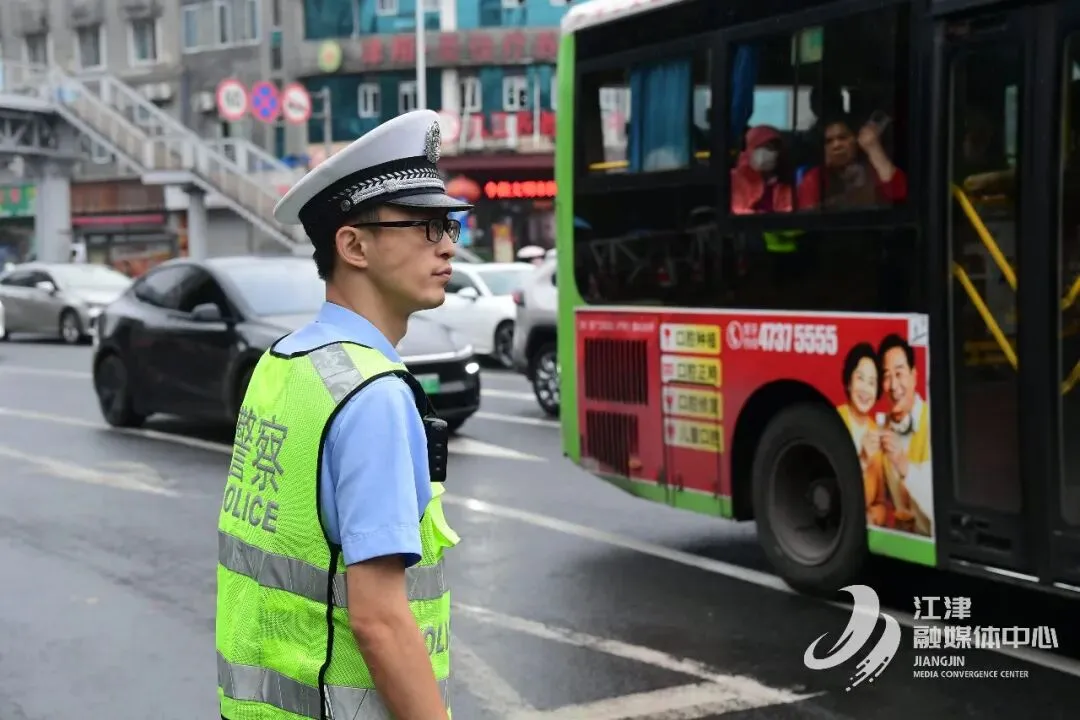 江津中考开考!1.3万名考生逐梦前行-第6张图片-四季读书网 江津中考开考!1.3万名考生逐梦前行-第6张图片-四季读书网