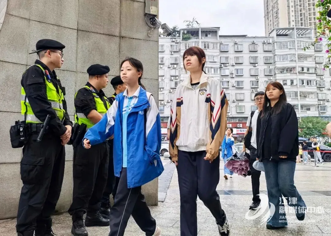 江津中考开考!1.3万名考生逐梦前行-第10张图片-四季读书网 江津中考开考!1.3万名考生逐梦前行-第10张图片-四季读书网