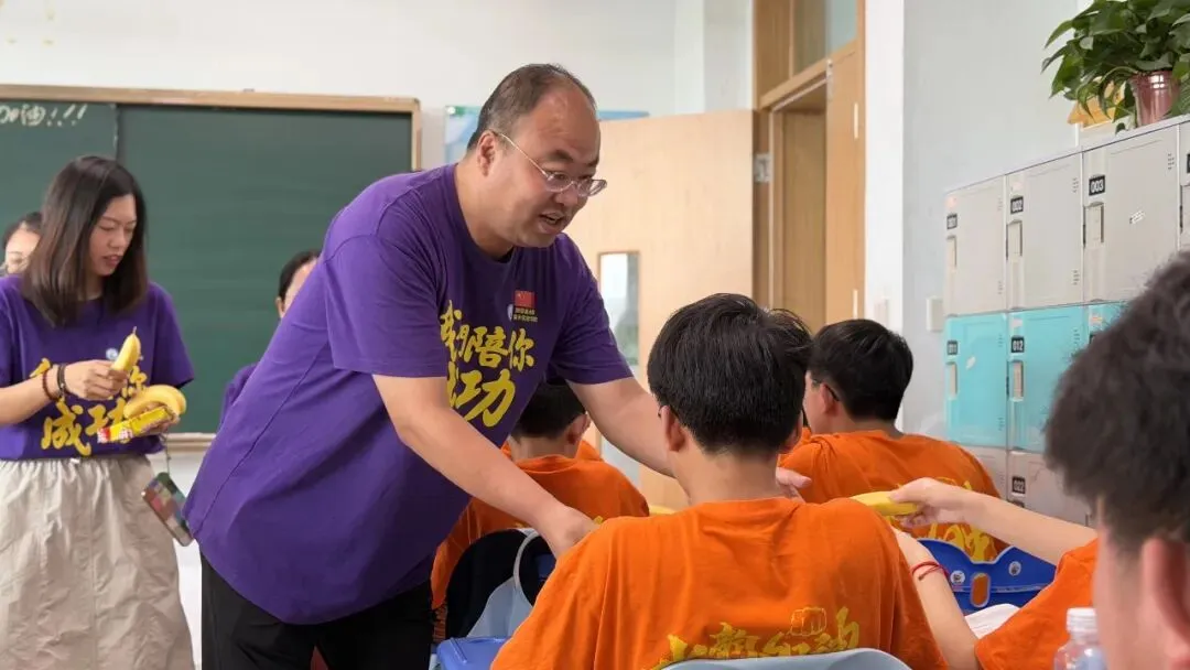 【助力中考·四】暖心护航,逐梦中考|水韵梨乡实验学校校长团队助力初三学子决胜!-第4张图片-四季读书网 【助力中考·四】暖心护航,逐梦中考|水韵梨乡实验学校校长团队助力初三学子决胜!-第4张图片-四季读书网