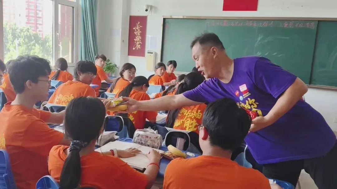 【助力中考·四】暖心护航,逐梦中考|水韵梨乡实验学校校长团队助力初三学子决胜!-第12张图片-四季读书网 【助力中考·四】暖心护航,逐梦中考|水韵梨乡实验学校校长团队助力初三学子决胜!-第12张图片-四季读书网