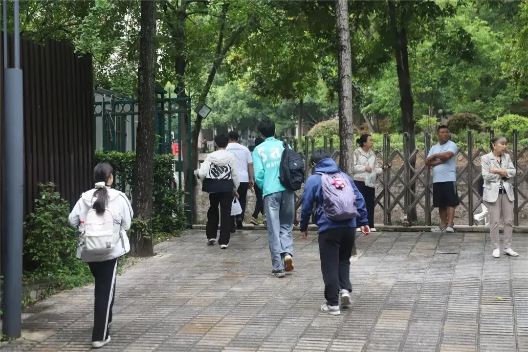 直击中考首日!云阳10853名学子奔赴考场-第15张图片-四季读书网