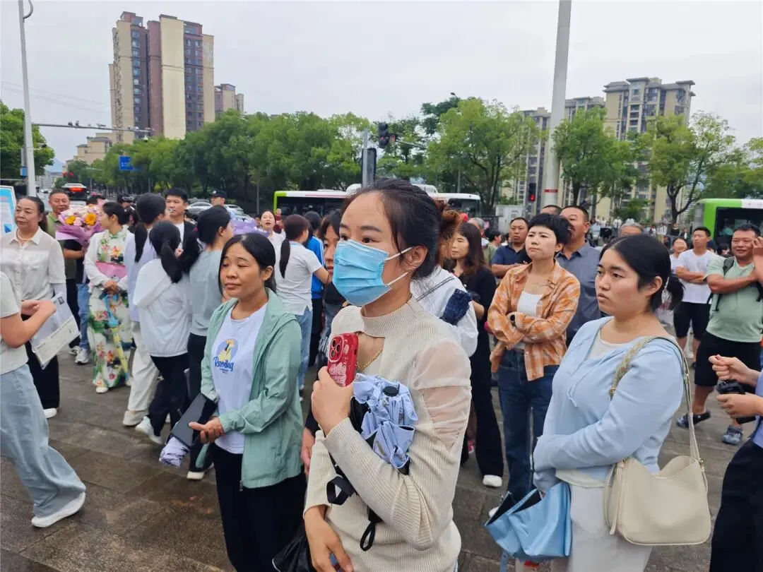 直击中考首日!云阳10853名学子奔赴考场-第16张图片-四季读书网