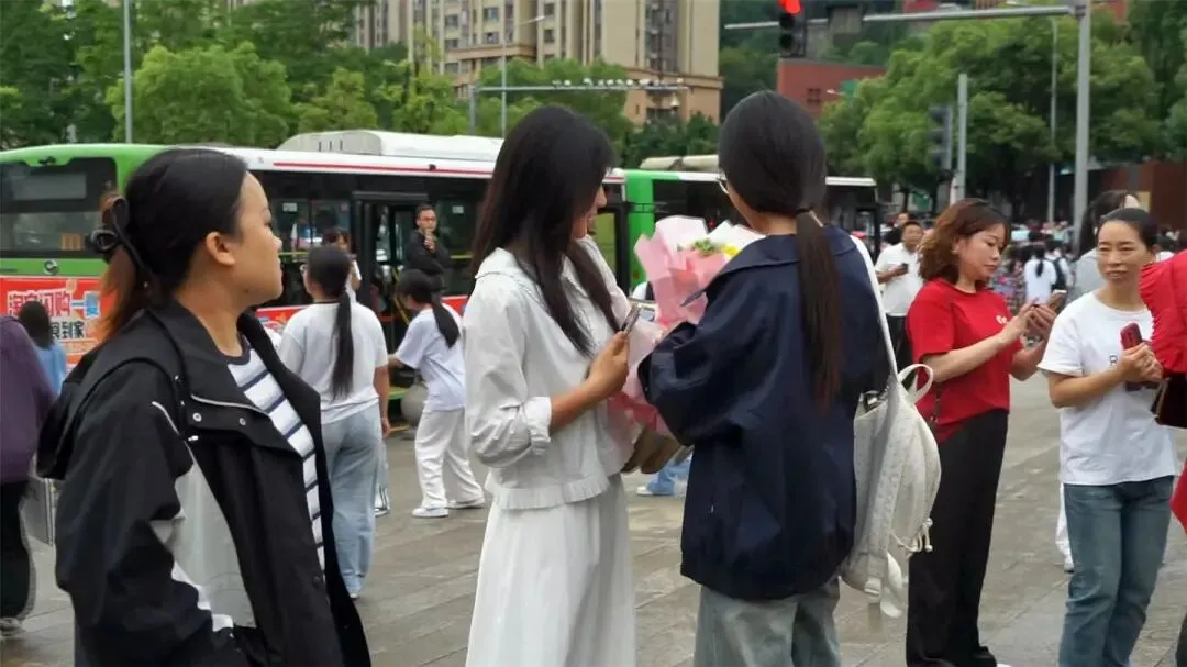 直击中考首日!云阳10853名学子奔赴考场-第20张图片-四季读书网