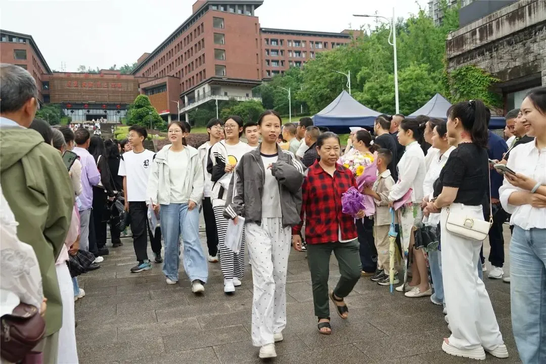 直击中考首日!云阳10853名学子奔赴考场-第21张图片-四季读书网