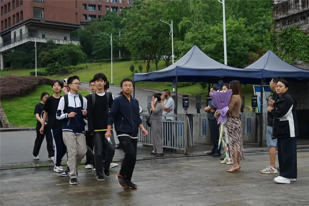 直击中考首日!云阳10853名学子奔赴考场-第22张图片-四季读书网