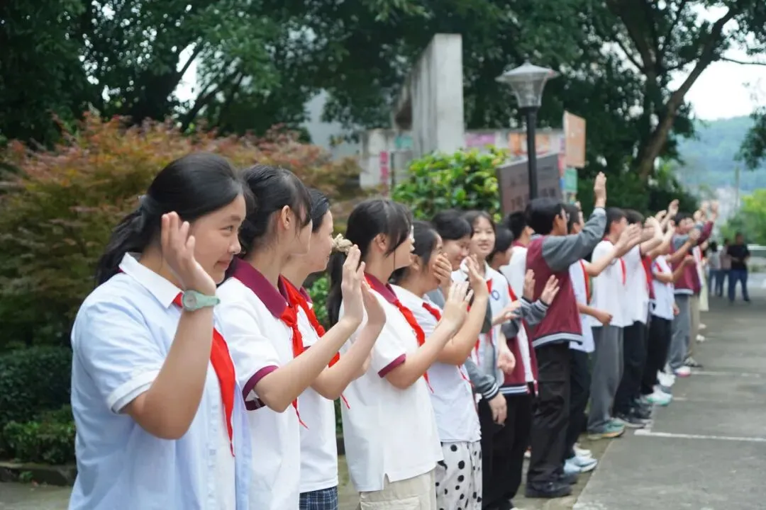 聚力护航中考,广益初三学子执笔逐光!-第15张图片-四季读书网 聚力护航中考,广益初三学子执笔逐光!-第15张图片-四季读书网