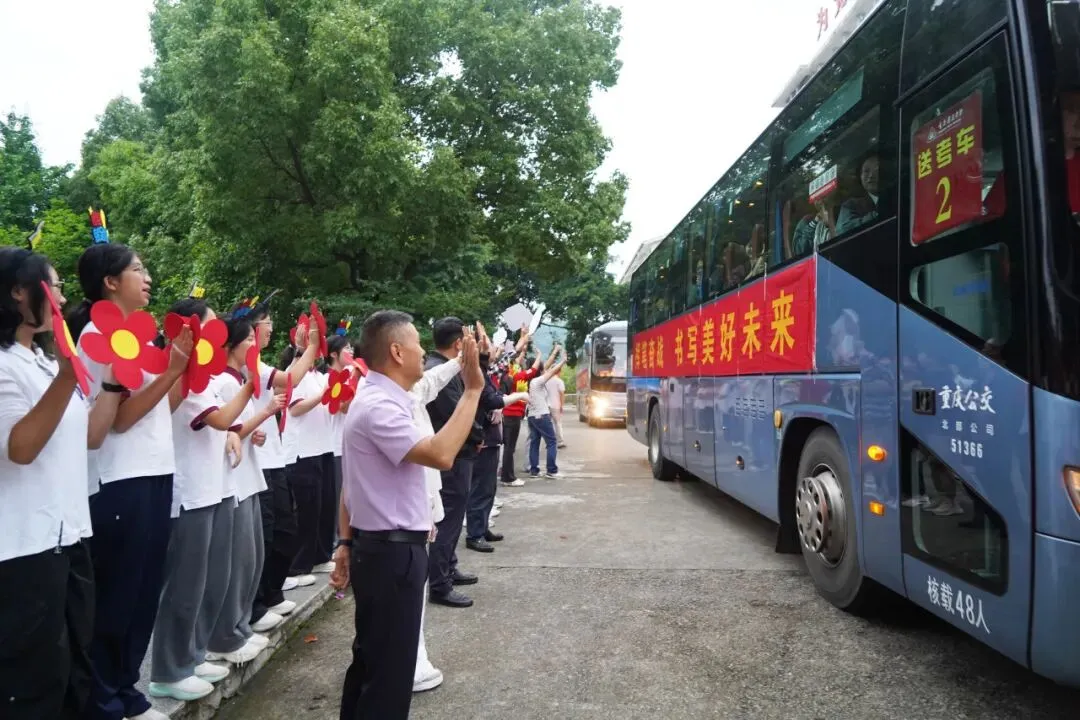聚力护航中考,广益初三学子执笔逐光!-第16张图片-四季读书网 聚力护航中考,广益初三学子执笔逐光!-第16张图片-四季读书网