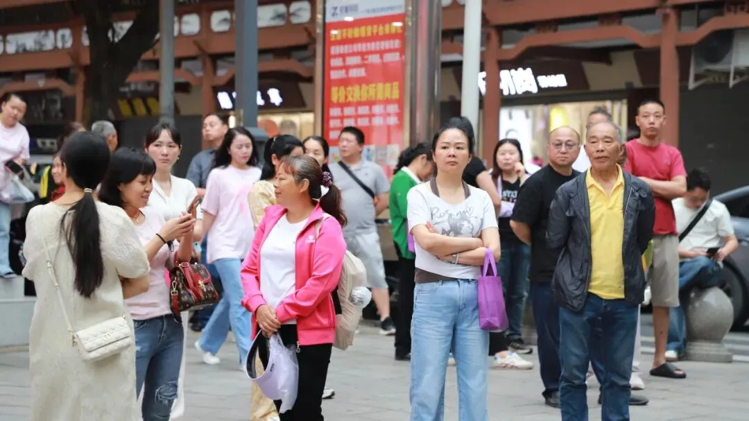 中考首日!通川千余名考生从容赴考-第6张图片-四季读书网 中考首日!通川千余名考生从容赴考-第6张图片-四季读书网