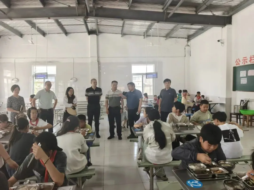 中考工作丨暖心慰问鼓干劲 心系食安护中考——李典镇领导莅临李典学校慰问备考师生、督查食堂保障工作-第6张图片-四季读书网 中考工作丨暖心慰问鼓干劲 心系食安护中考——李典镇领导莅临李典学校慰问备考师生、督查食堂保障工作-第6张图片-四季读书网