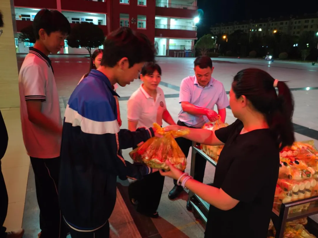 新乡县新时代学校暖胃更暖心---助力中考-第12张图片-四季读书网