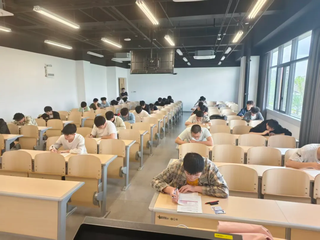 “工”学砺志 ,以考促学|大学英语四级模拟考试圆满结束-第27张图片-四季读书网 “工”学砺志 ,以考促学|大学英语四级模拟考试圆满结束-第27张图片-四季读书网