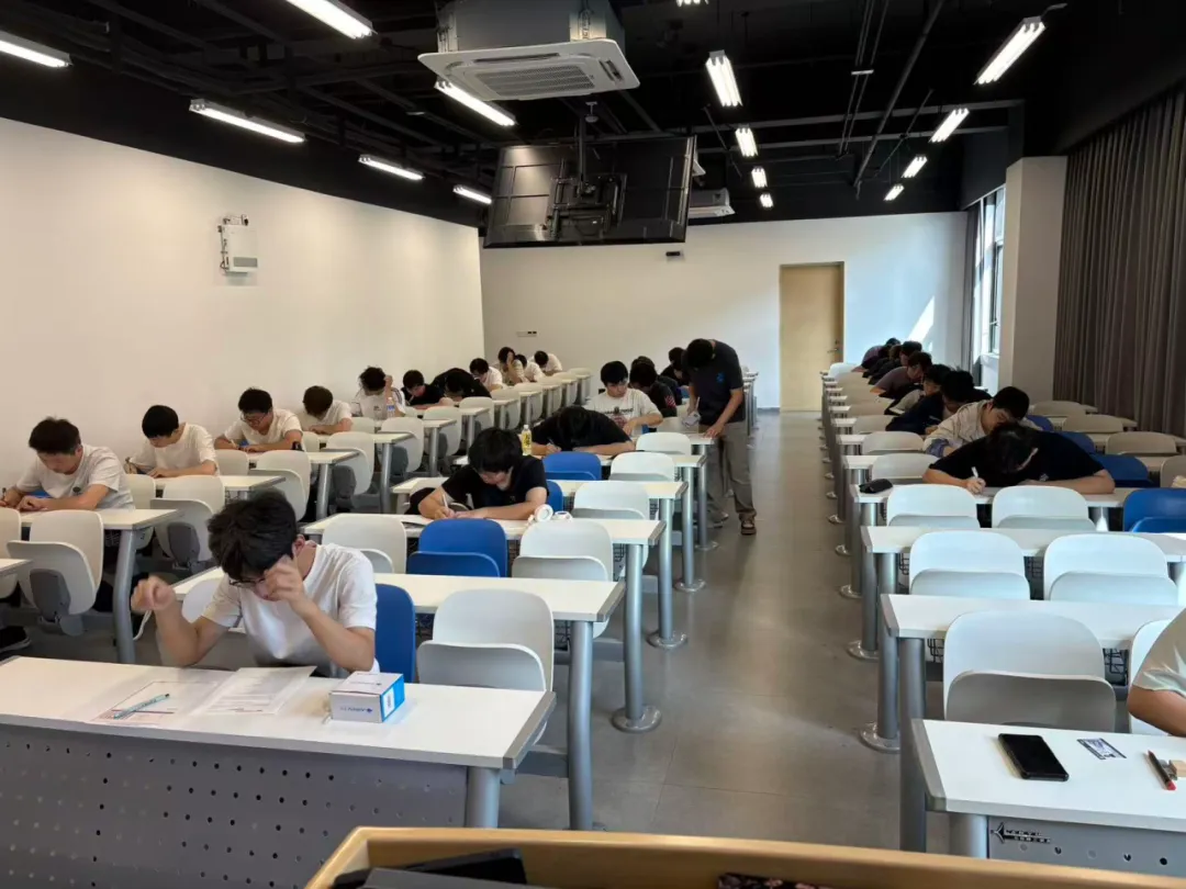 “工”学砺志 ,以考促学|大学英语四级模拟考试圆满结束-第28张图片-四季读书网 “工”学砺志 ,以考促学|大学英语四级模拟考试圆满结束-第28张图片-四季读书网