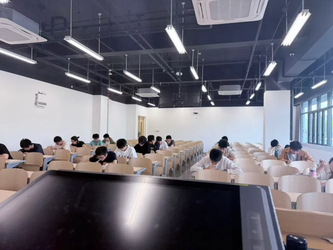 “工”学砺志 ,以考促学|大学英语四级模拟考试圆满结束-第30张图片-四季读书网 “工”学砺志 ,以考促学|大学英语四级模拟考试圆满结束-第30张图片-四季读书网