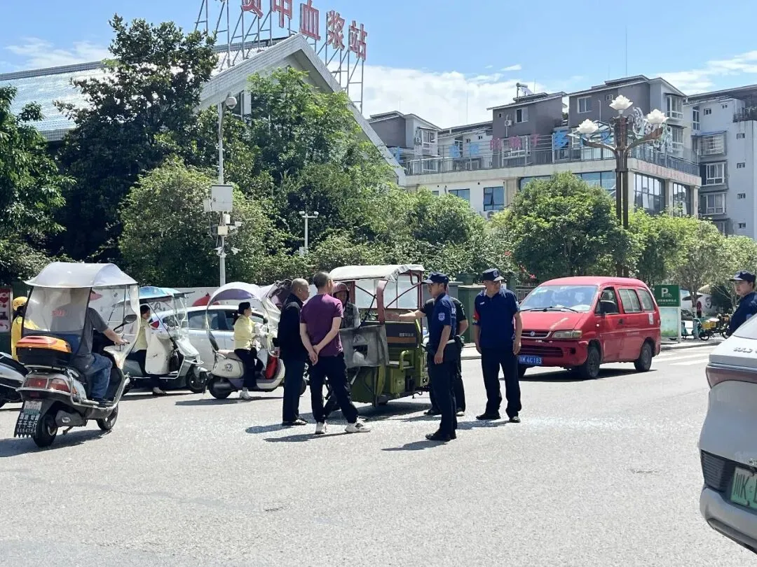 快速处置交通事故 全力护航中考出行-第3张图片-四季读书网 快速处置交通事故 全力护航中考出行-第3张图片-四季读书网