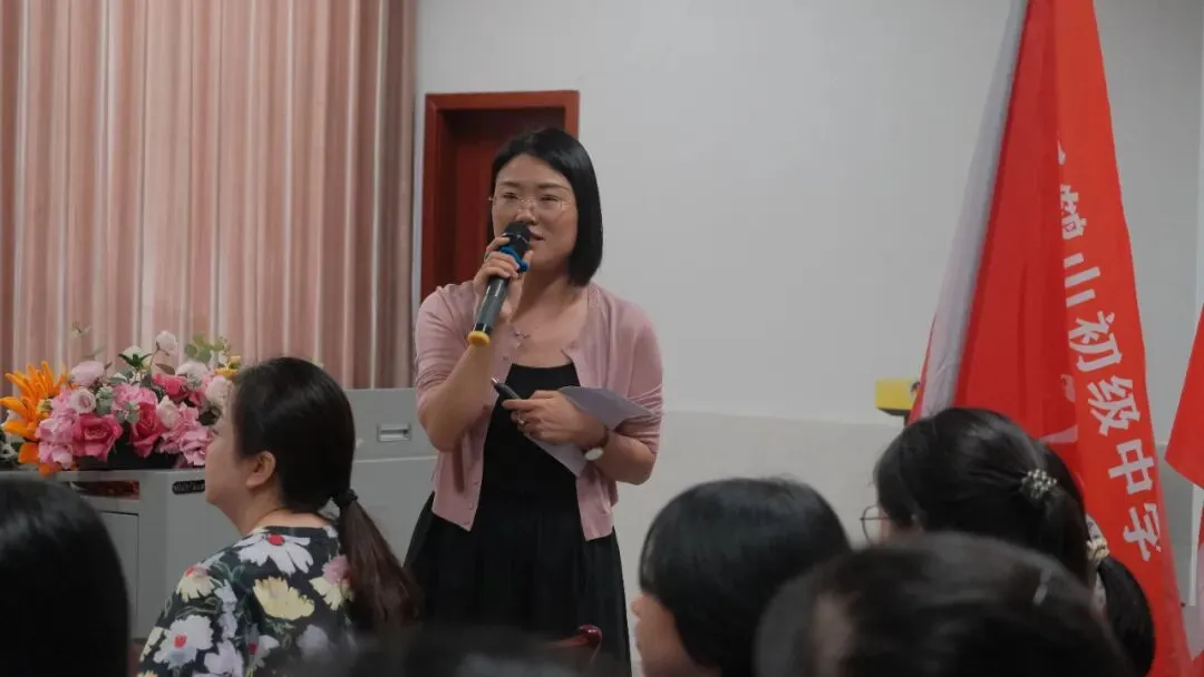凝心聚力迎中考 殷殷期许助前行——鹤山初级中学举行初三中考誓师大会-第4张图片-四季读书网 凝心聚力迎中考 殷殷期许助前行——鹤山初级中学举行初三中考誓师大会-第4张图片-四季读书网