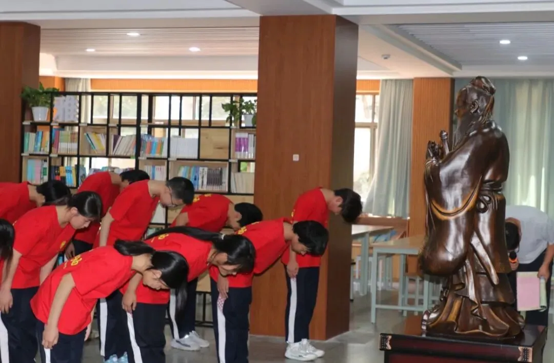 【中考加油!】以青春之名,赴梦想之约 —— 龙山学校 2026 届动员大会圆满举行-第16张图片-四季读书网