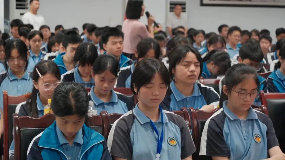 凝心聚力迎中考 殷殷期许助前行——鹤山初级中学举行初三中考誓师大会-第6张图片-四季读书网 凝心聚力迎中考 殷殷期许助前行——鹤山初级中学举行初三中考誓师大会-第6张图片-四季读书网