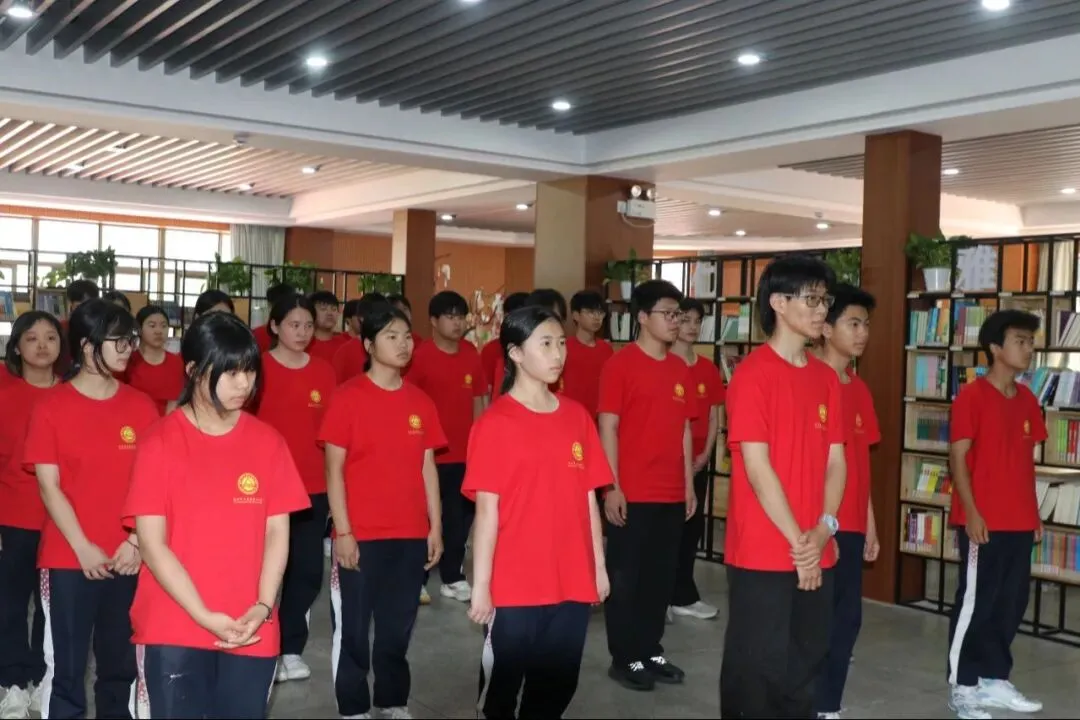 【中考加油!】以青春之名,赴梦想之约 —— 龙山学校 2026 届动员大会圆满举行-第19张图片-四季读书网