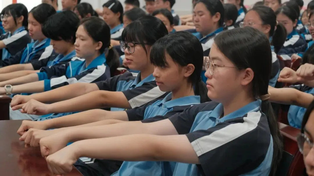 凝心聚力迎中考 殷殷期许助前行——鹤山初级中学举行初三中考誓师大会-第8张图片-四季读书网 凝心聚力迎中考 殷殷期许助前行——鹤山初级中学举行初三中考誓师大会-第8张图片-四季读书网