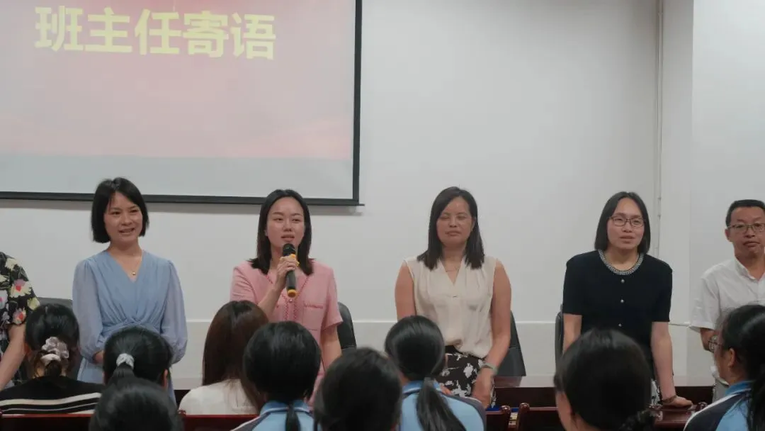 凝心聚力迎中考 殷殷期许助前行——鹤山初级中学举行初三中考誓师大会-第18张图片-四季读书网 凝心聚力迎中考 殷殷期许助前行——鹤山初级中学举行初三中考誓师大会-第18张图片-四季读书网