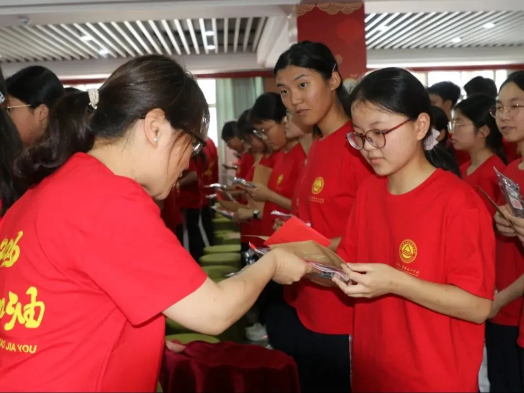 【中考加油!】以青春之名,赴梦想之约 —— 龙山学校 2026 届动员大会圆满举行-第30张图片-四季读书网