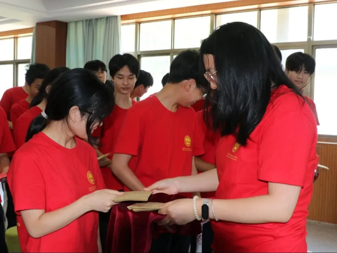【中考加油!】以青春之名,赴梦想之约 —— 龙山学校 2026 届动员大会圆满举行-第33张图片-四季读书网