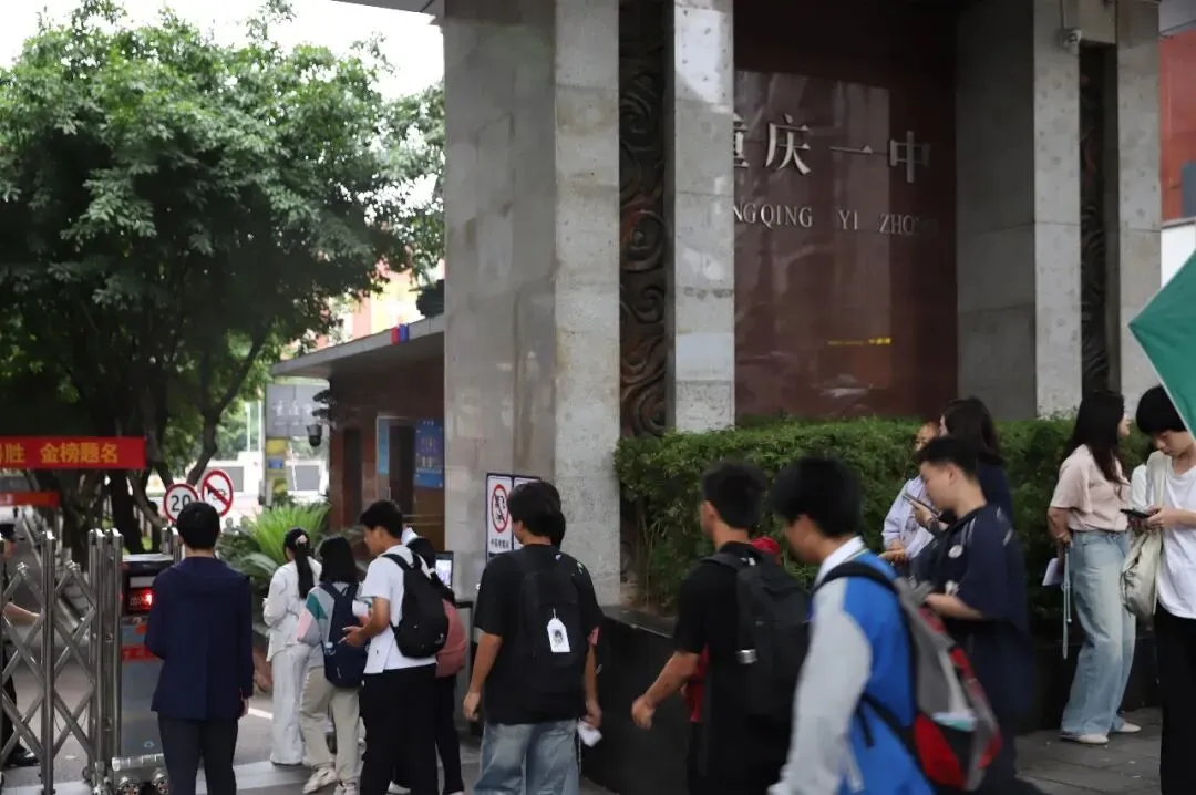【学可通】直击中考首日!暖心服务护航逐梦路-第2张图片-四季读书网 【学可通】直击中考首日!暖心服务护航逐梦路-第2张图片-四季读书网