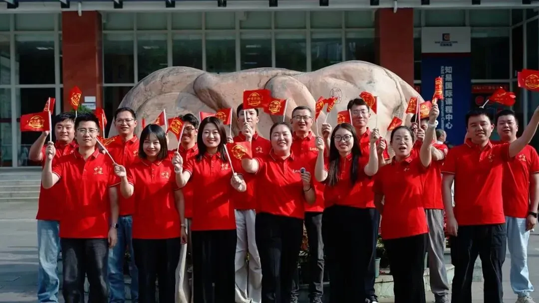 少年执笔,奔赴山海 | 知易2026届中考送考-第5张图片-四季读书网
