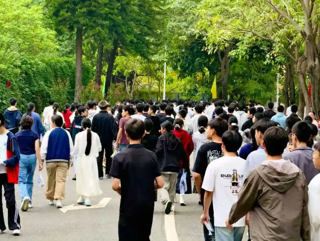 中考首日丨少年!加油冲!-第6张图片-四季读书网