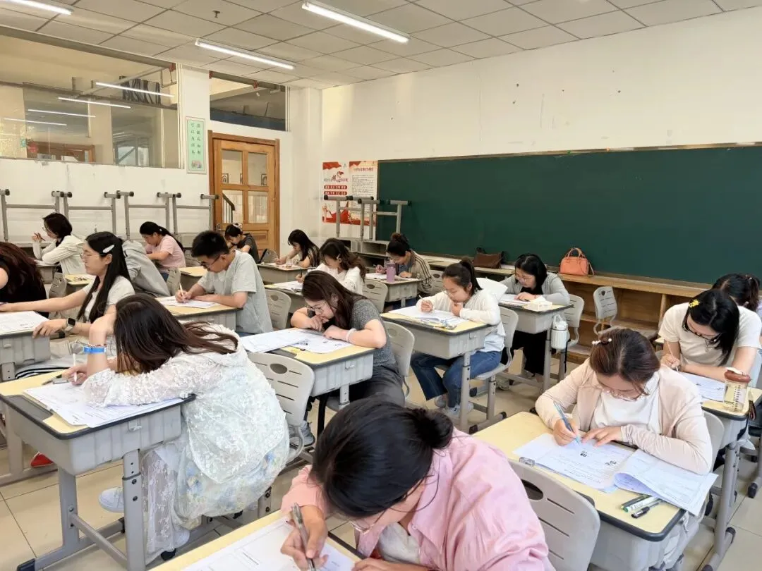双语小学丨共研中考真题 聚力教学方向 “文”能提笔,“综”合赋能——小学部教师进行中考题测评-第10张图片-四季读书网 双语小学丨共研中考真题 聚力教学方向 “文”能提笔,“综”合赋能——小学部教师进行中考题测评-第10张图片-四季读书网