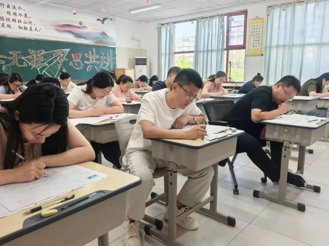 双语小学丨共研中考真题 聚力教学方向 “文”能提笔,“综”合赋能——小学部教师进行中考题测评-第20张图片-四季读书网 双语小学丨共研中考真题 聚力教学方向 “文”能提笔,“综”合赋能——小学部教师进行中考题测评-第20张图片-四季读书网