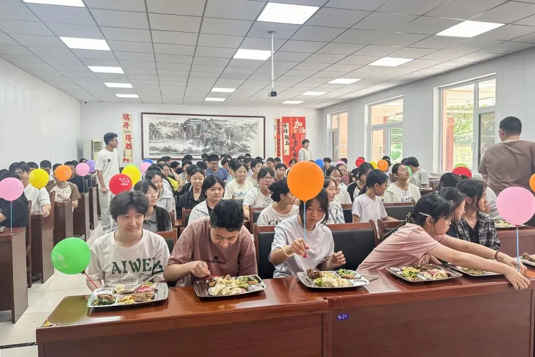 厉兵秣马,决胜中考——中天远大联合多校举办2026考前动员活动-第52张图片-四季读书网 厉兵秣马,决胜中考——中天远大联合多校举办2026考前动员活动-第52张图片-四季读书网