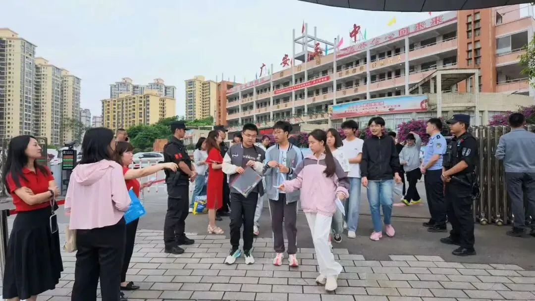 【护航中考】一路“警”色相伴,护航青春远航-第6张图片-四季读书网 【护航中考】一路“警”色相伴,护航青春远航-第6张图片-四季读书网
