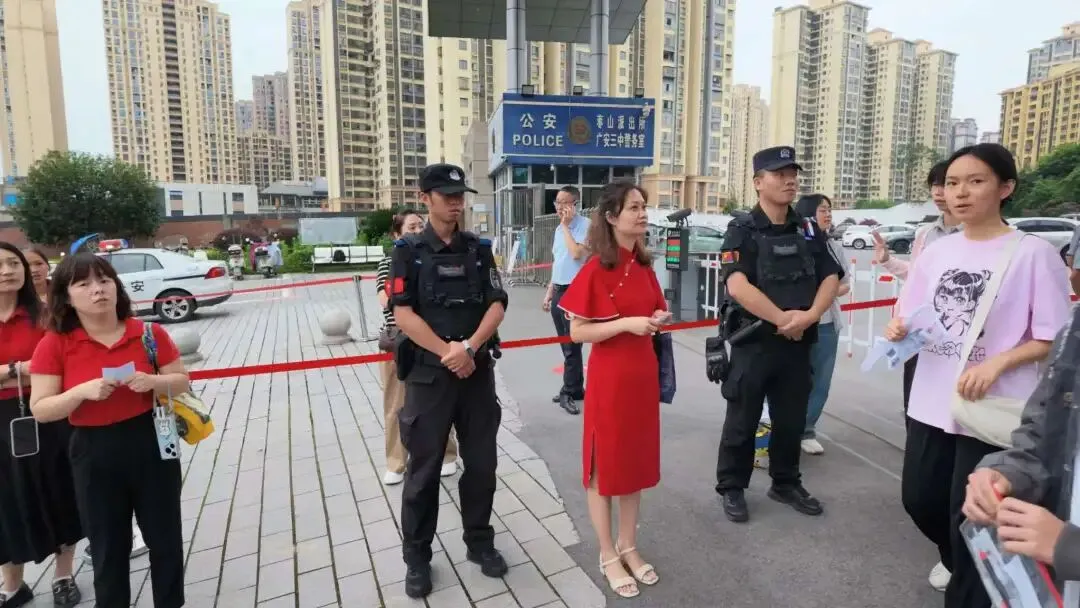 【护航中考】一路“警”色相伴,护航青春远航-第7张图片-四季读书网 【护航中考】一路“警”色相伴,护航青春远航-第7张图片-四季读书网
