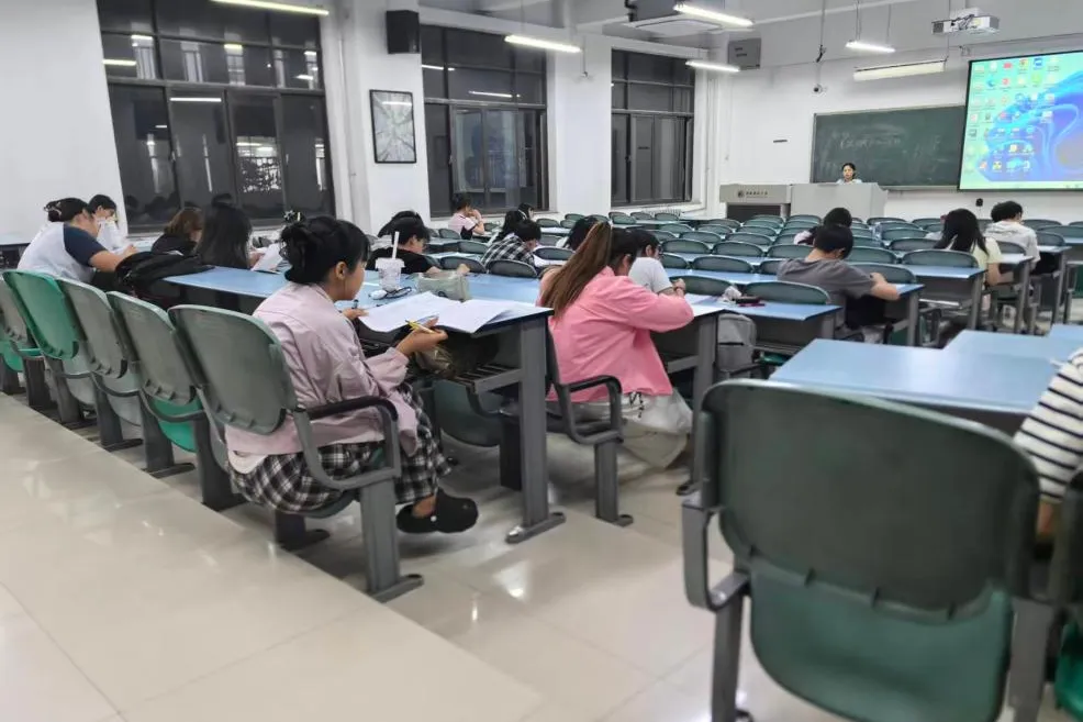 学而食习||以打卡夯实基础 以模考锤炼本领——食品学院扎实开展四六级备考专项活动-第3张图片-四季读书网 学而食习||以打卡夯实基础 以模考锤炼本领——食品学院扎实开展四六级备考专项活动-第3张图片-四季读书网