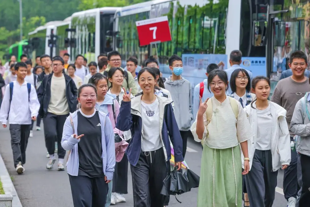 泸州中考今日开考,预计6月22日晚可查询录取情况-第3张图片-四季读书网 泸州中考今日开考,预计6月22日晚可查询录取情况-第3张图片-四季读书网