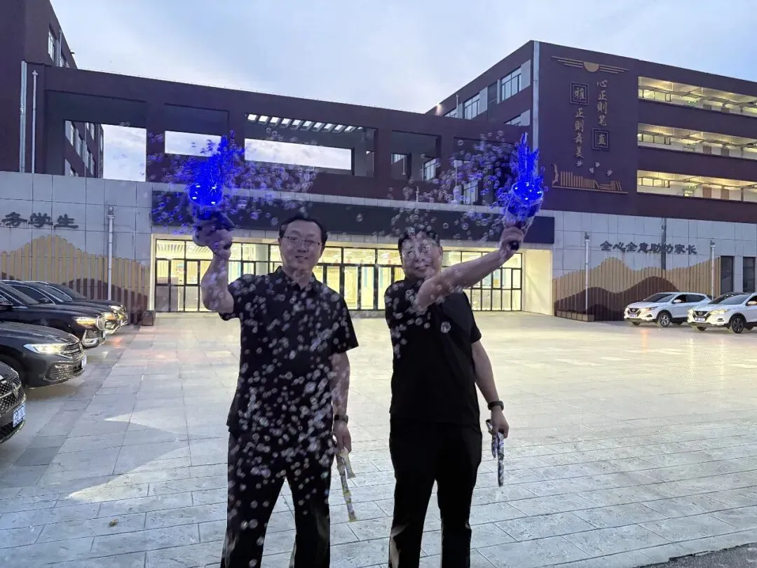 中考前夜:崇文全校奔赴的温柔,只为出征的你!-第20张图片-四季读书网