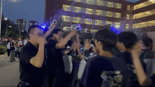中考前夜:崇文全校奔赴的温柔,只为出征的你!-第22张图片-四季读书网