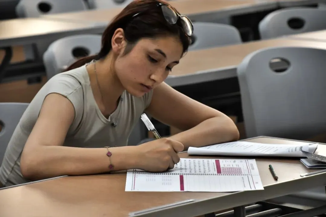 国际经贸学院举办英语四级模拟考试-第6张图片-四季读书网 国际经贸学院举办英语四级模拟考试-第6张图片-四季读书网