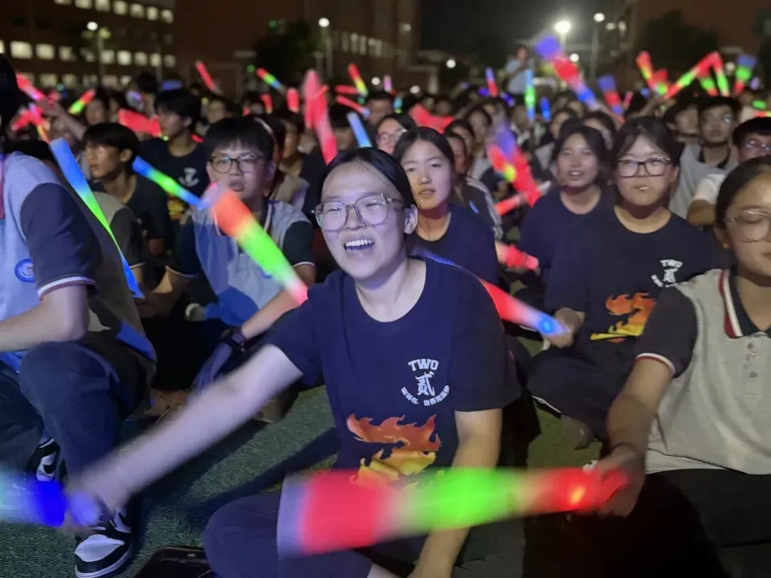 中考前夜:崇文全校奔赴的温柔,只为出征的你!-第30张图片-四季读书网