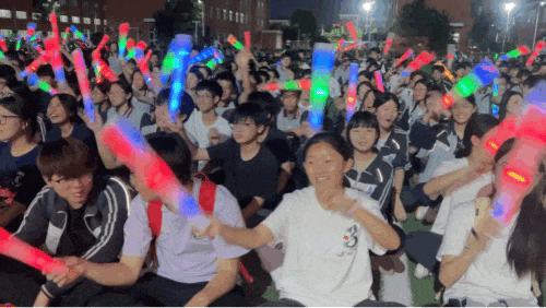 中考前夜:崇文全校奔赴的温柔,只为出征的你!-第32张图片-四季读书网