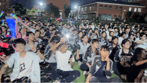 中考前夜:崇文全校奔赴的温柔,只为出征的你!-第33张图片-四季读书网