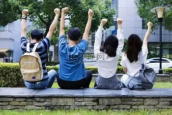 高考收官|告别试卷,这届考生的暑假安排刷屏了-第3张图片-四季读书网 高考收官|告别试卷,这届考生的暑假安排刷屏了-第3张图片-四季读书网