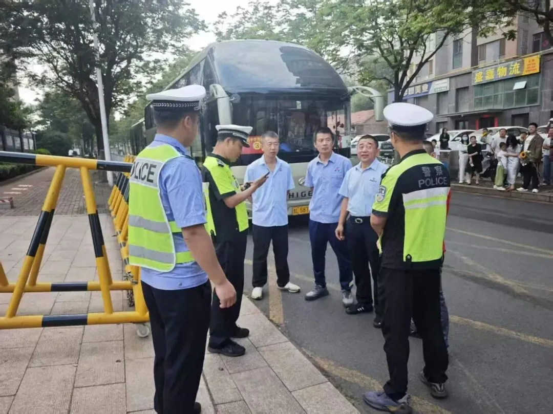 护航中考,为梦前行!交管日照港大队全力守护学子赶考路-第3张图片-四季读书网