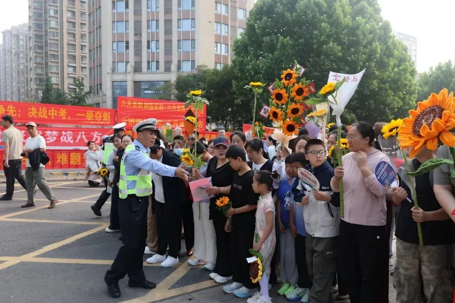 护航中考,为梦前行!交管日照港大队全力守护学子赶考路-第4张图片-四季读书网