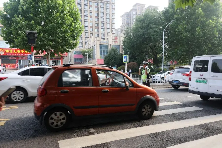 护航中考,为梦前行!交管日照港大队全力守护学子赶考路-第11张图片-四季读书网